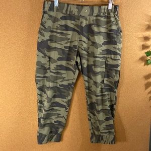 KI PRO WOMEN’S CAMO JOGGERS CAPRI PANTS